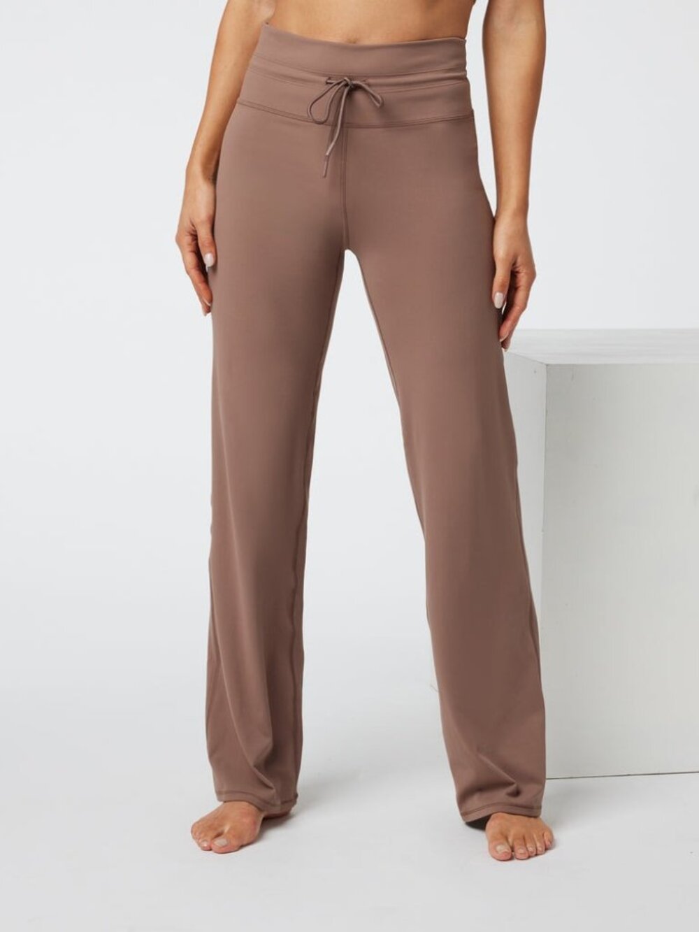 Vuori Daily Wide Leg Pant - Clove - Size Medium